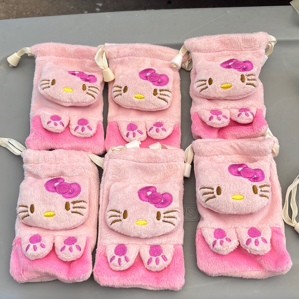 7 Hello Kitty Purses !!!